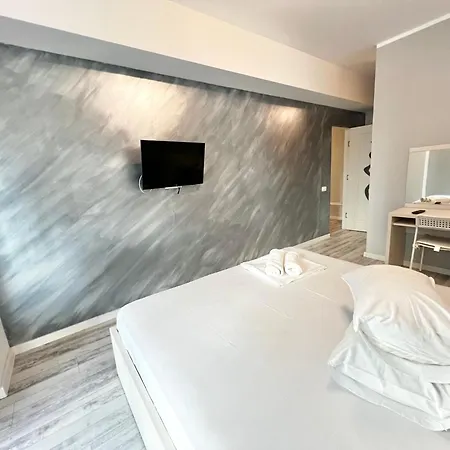 Grand Mamaia