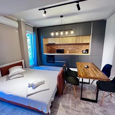 Grand Mamaia Apartment