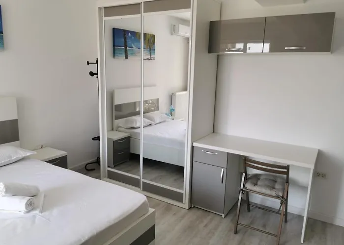 Grand Mamaia アパート